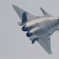 中国の官製メディア『央視軍事』は先日、中国の殲-20ステルス戦闘機が対馬海峡を無事に飛行したことを発表した。(AP通信) 中国の官製メディア『央視軍事』は先日、中国の殲-20ステルス戦闘機が対馬海峡を無事に飛行したことを発表した。(AP通信)