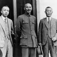 已故國民黨元老張群生前廣收書畫,香港邦瀚斯中國書畫秋拍帶來張群系列收藏,其中包括蔣中正(中)親筆楷書。(資料照,美聯社) 已故國民黨元老張群生前廣收書畫,香港邦瀚斯中國書畫秋拍帶來張群系列收藏,其中包括蔣中正(中)親筆楷書。(資料照,美聯社)