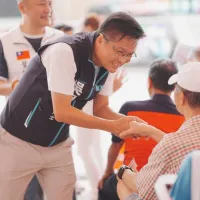 竹北市長選戰,藍白走向分裂。中國國民黨竹北市長參選人吳旭智(前左)表示,藍白間非彼此敵人,面對未來地方發展與選舉競爭,期待以更大格局處理彼此關係,希望不影響後續合作。(資料照,吳旭智提供) 竹北市長選戰,藍白走向分裂。中國國民黨竹北市長參選人吳旭智(前左)表示,藍白間非彼此敵人,面對未來地方發展與選舉競爭,期待以更大格局處理彼此關係,希望不影響後續合作。(資料照,吳旭智提供)