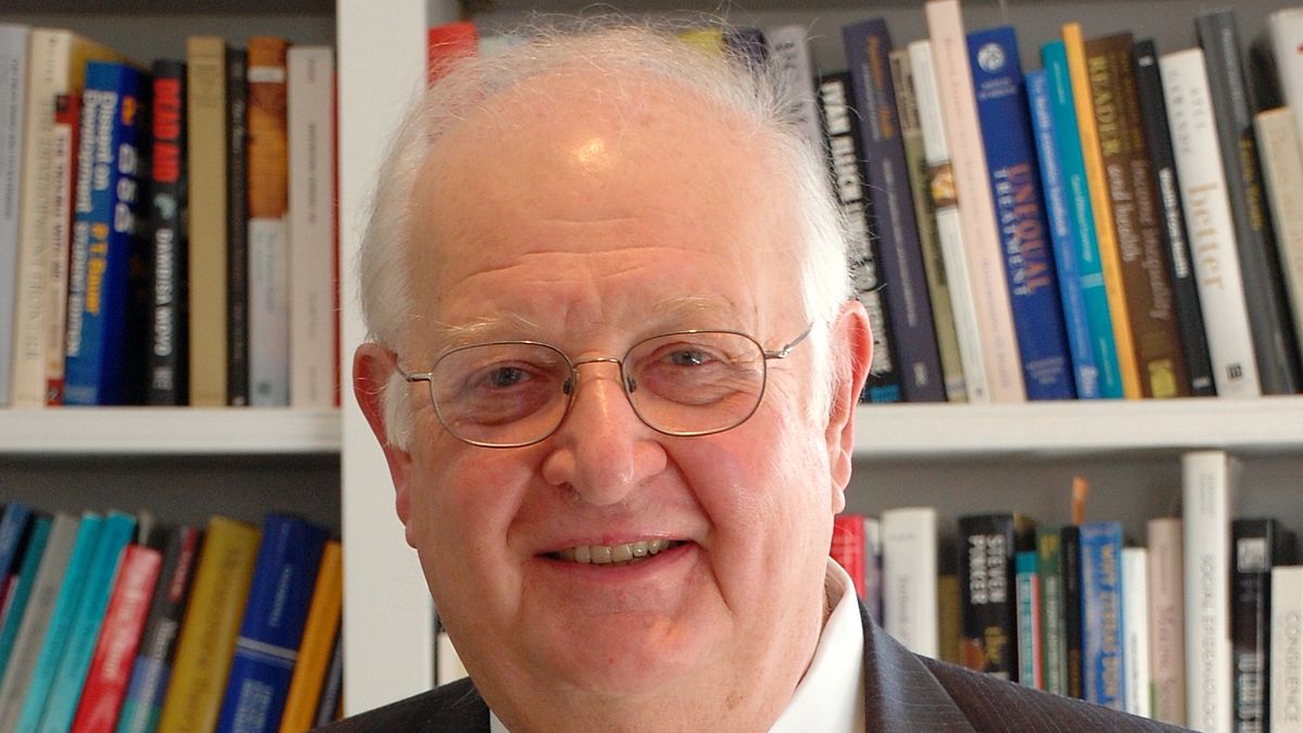 2015年諾貝爾經濟學獎得主英國經濟學家迪頓(Angus Deaton) 2015年諾貝爾經濟學獎得主英國經濟學家迪頓(Angus Deaton)