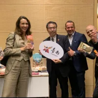 Mayor Huang Wei-che promotes Tainan's specialty agricultural products to Polish attendees. (Photo / Tainan City Government) Mayor Huang Wei-che promotes Tainan's specialty agricultural products to Polish attendees. (Photo / Tainan City Government)