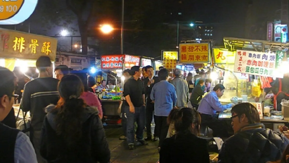 網路媒體番薯藤所舉辦的「2015十大北台灣夜市」PK投票活動結果出爐,由寧夏夜市拔得頭籌,獲得民眾最愛的北台灣夜市冠軍。(取自台北旅遊網 )