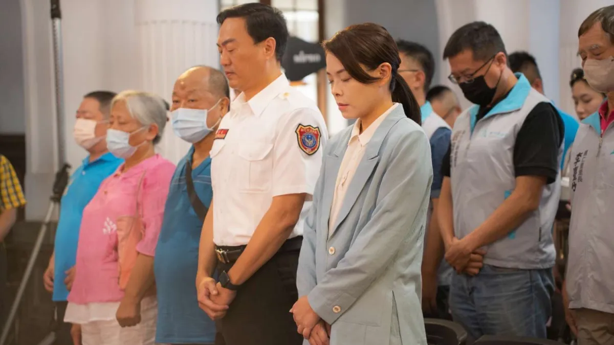 新竹市長高虹安及與會人員一同為屏東火警案殉職弟兄默哀30秒,表達哀悼。(圖/新竹市政府提供)