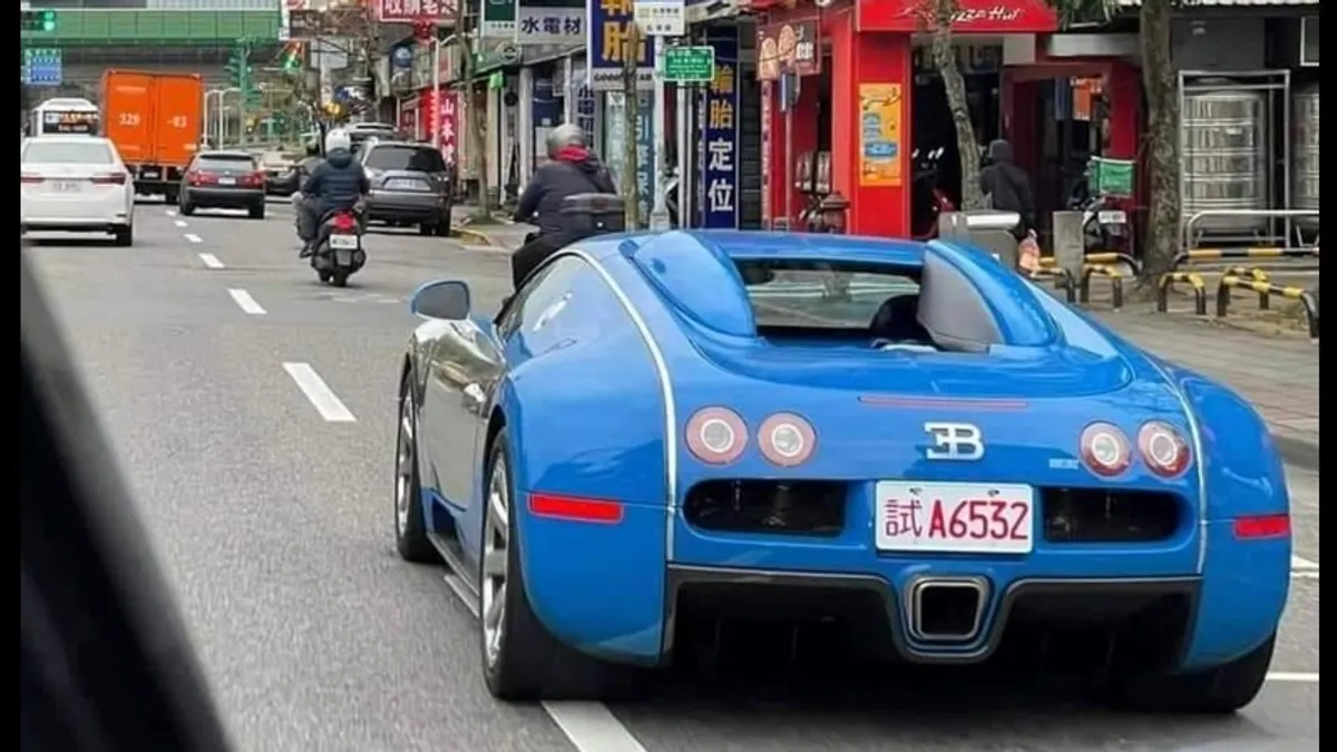 網友質疑「超跑將軍」鄭為元的超跑Bugatti掛錯車牌。(圖/擷取自臉書粉專「翻轉大台北交通違規2.0」) 網友質疑「超跑將軍」鄭為元的超跑Bugatti掛錯車牌。(圖/擷取自臉書粉專「翻轉大台北交通違規2.0」)