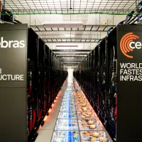 AI半導体の新興企業Cerebras Systemsは5月14日、1株185ドルの公開価格で上場し、初日の株価は一時386ドルまで急騰した。(資料写真、Cerebras公式サイトより) AI半導体の新興企業Cerebras Systemsは5月14日、1株185ドルの公開価格で上場し、初日の株価は一時386ドルまで急騰した。(資料写真、Cerebras公式サイトより)