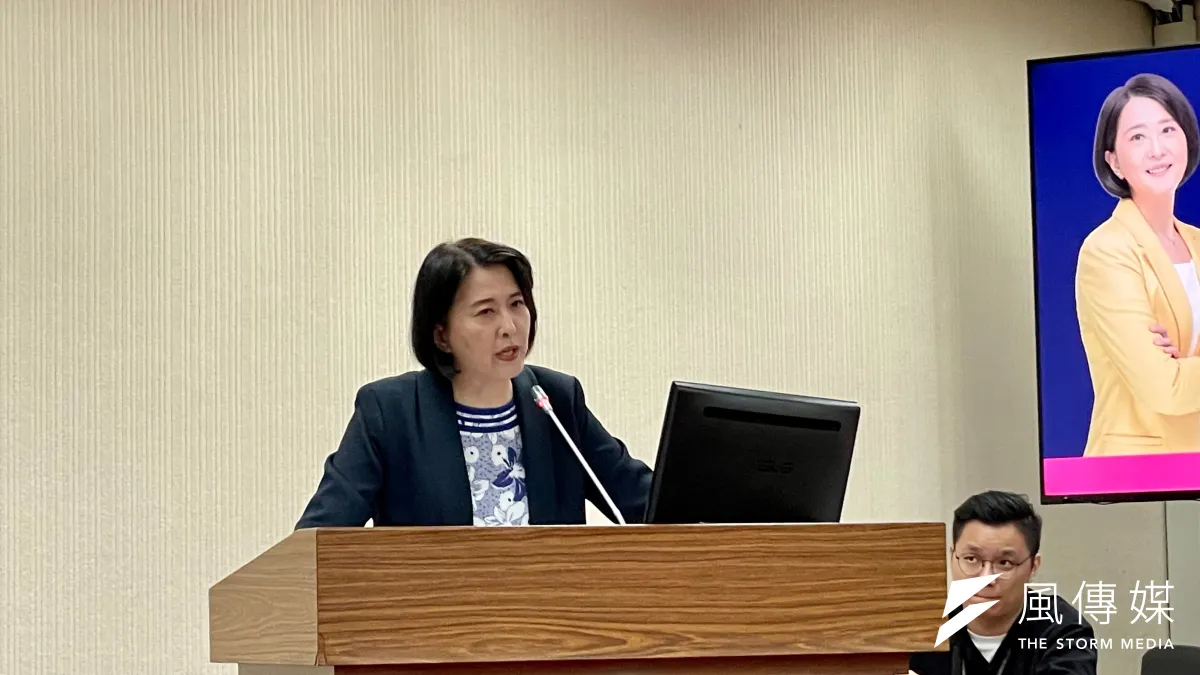國民黨立委王鴻薇2日於立法院外交及國防委員會質詢僑委會委員長徐佳青。(鍾秉哲攝)