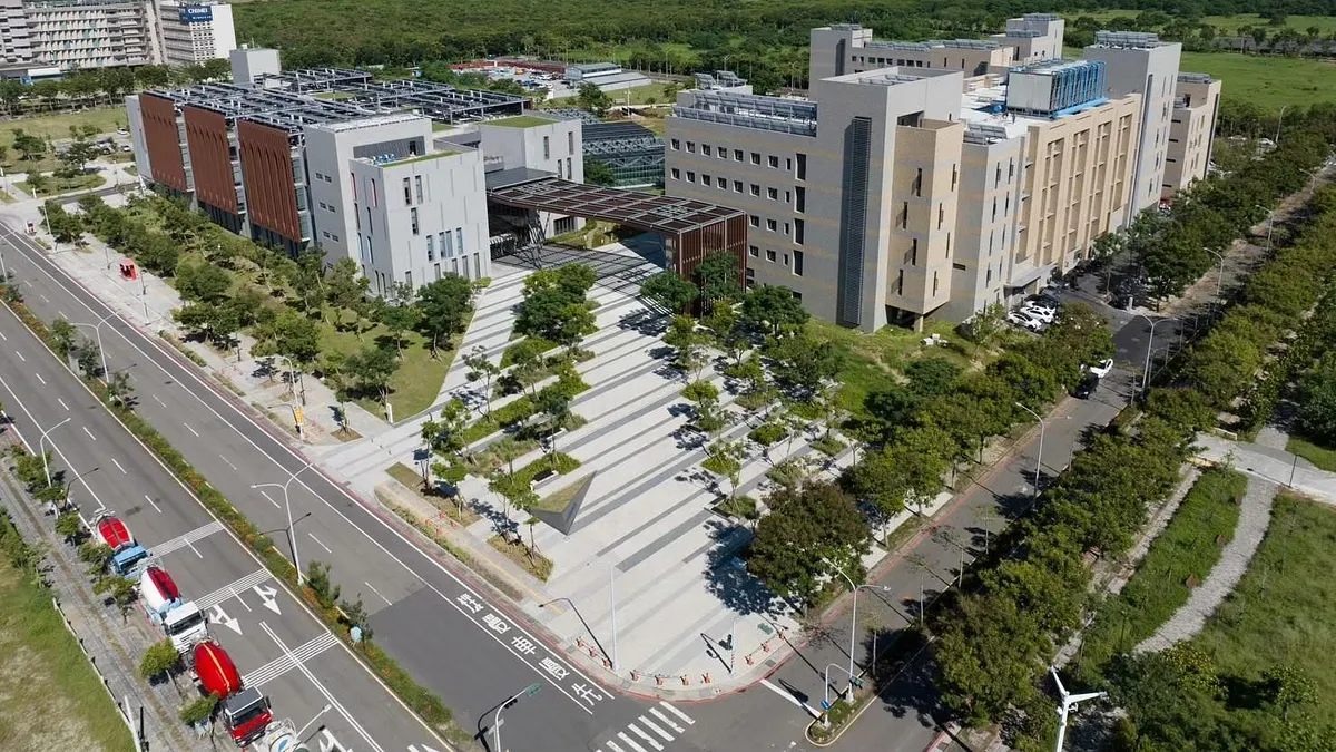 南科四期開發案的關鍵,不在於「要不要開發」,而在於「怎麼開發才能留給未來更好的台灣」。 南科四期開發案的關鍵,不在於「要不要開發」,而在於「怎麼開發才能留給未來更好的台灣」。