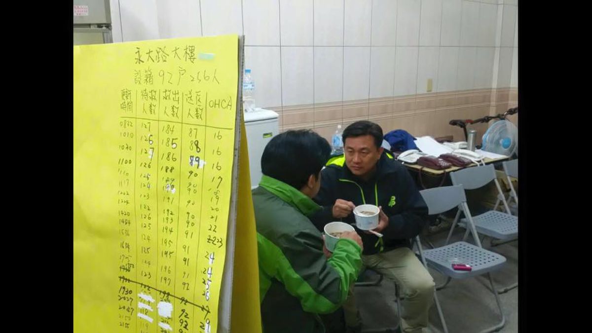 真正深入瓦礫廢墟之中冒著生命危險的搜救隊員、國軍警消,其實跟賴清德一樣都需要充分的休息才能夠有效率且安全的救災,而基層的裝備資源、經費預算、人力吃緊以及組工會等權益福利,也不是在這種時候說聲辛苦了然後平常就不聞不問不改進可以了事。(王定宇臉書) 真正深入瓦礫廢墟之中冒著生命危險的搜救隊員、國軍警消,其實跟賴清德一樣都需要充分的休息才能夠有效率且安全的救災,而基層的裝備資源、經費預算、人力吃緊以及組工會等權益福利,也不是在這種時候說聲辛苦了然後平常就不聞不問不改進可以了事。(王定宇臉書)