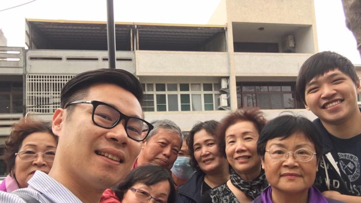 陳為廷將入伍,8日與昔日戰友敘舊聚餐。(取自陳光軒臉書) 陳為廷將入伍,8日與昔日戰友敘舊聚餐。(取自陳光軒臉書)