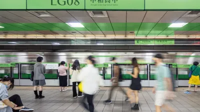 目前眾人關注的捷運萬大線,串聯中和、永和、萬華、中正區,第一期即將於2027年完工。