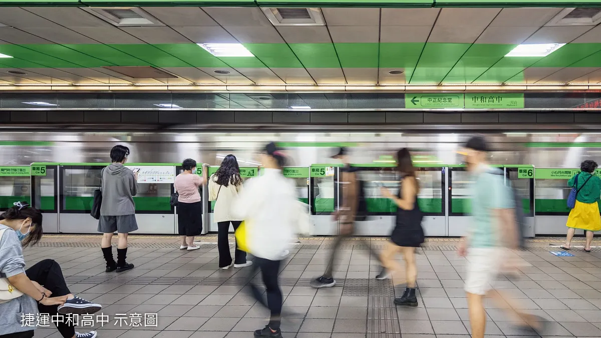 目前眾人關注的捷運萬大線,串聯中和、永和、萬華、中正區,第一期即將於2027年完工。 目前眾人關注的捷運萬大線,串聯中和、永和、萬華、中正區,第一期即將於2027年完工。