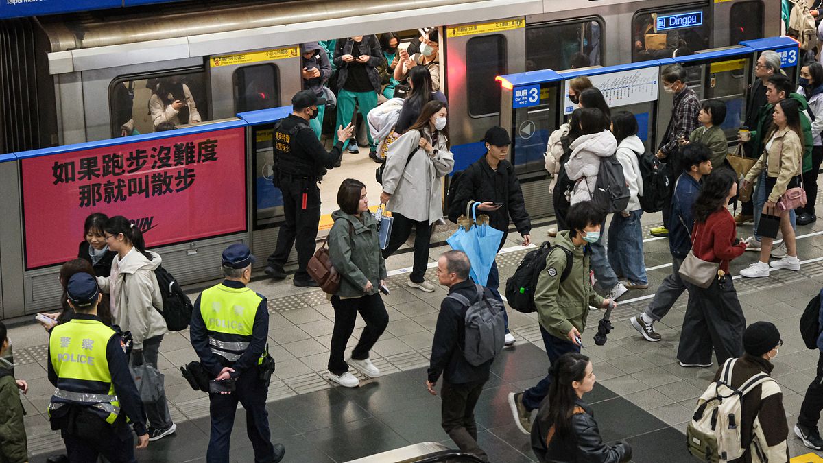 媽媽搭北捷「打女兒小手管教」竟被賞巴掌!陌生男開揍:不准打小孩,路人能見義勇為嗎?律師曝關鍵