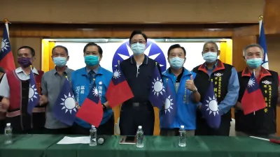 國民黨桃園市長參選人張善政15日赴桃園市復興區拜會請益。(張善政辦公室提供)
