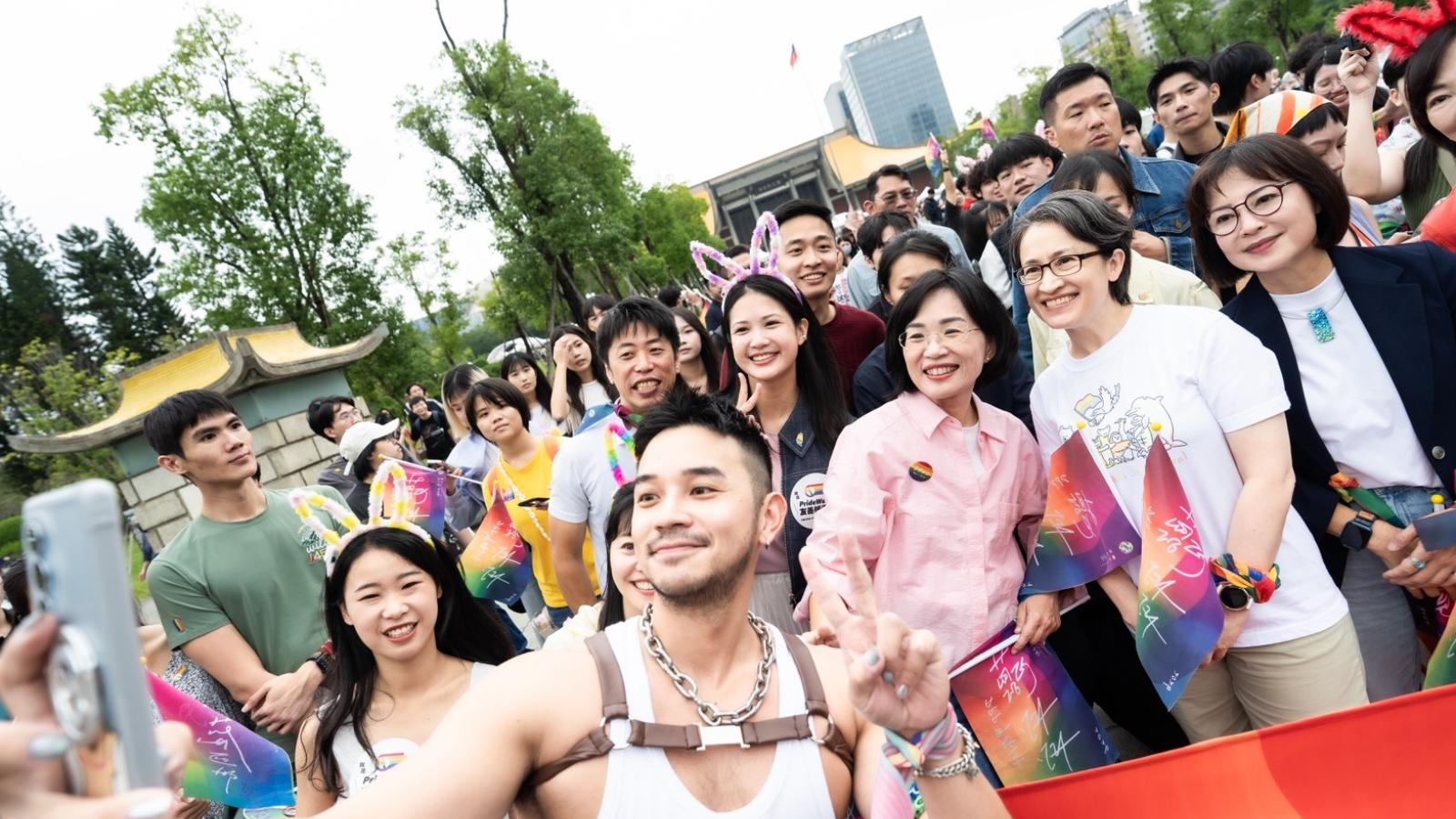 與蕭美琴同框同志遊行 蘇巧慧:平權不是爭取一次就能永久存在