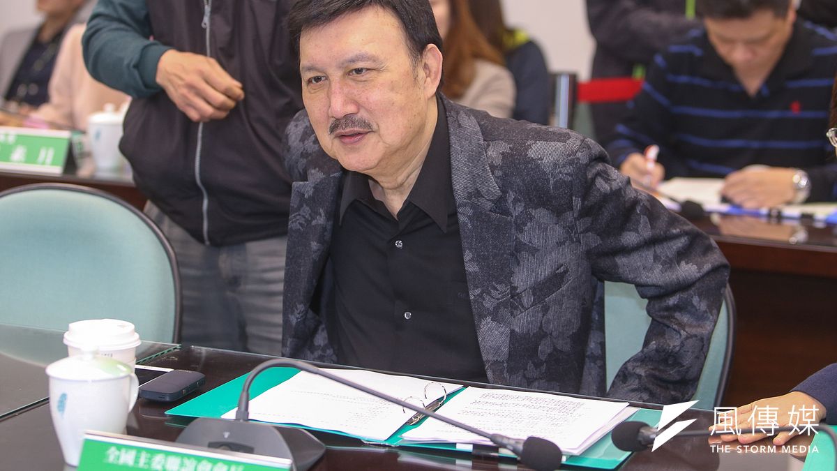 民進黨中執會,新北市黨部主委余天上演拍桌風波, 25日正式道歉。(陳明仁攝) 民進黨中執會,新北市黨部主委余天上演拍桌風波, 25日正式道歉。(陳明仁攝)