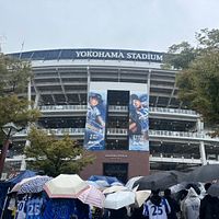 横浜DeNAベイスターズが巨人を連破し、クライマックスシリーズ・ファイナル進出を決定。『風傳媒(The Storm Media)』の撮影アシスタントが、第1戦の横浜スタジアム場外で沸き上がるファンの熱気を記録した。(写真/張庭瑜撮影) 横浜DeNAベイスターズが巨人を連破し、クライマックスシリーズ・ファイナル進出を決定。『風傳媒(The Storm Media)』の撮影アシスタントが、第1戦の横浜スタジアム場外で沸き上がるファンの熱気を記録した。(写真/張庭瑜撮影)