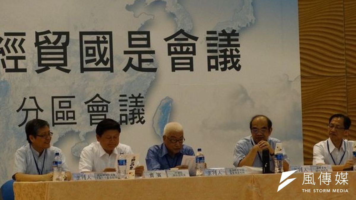 東區經貿國是會議東區會議第二天,共同主持人柴松林(中)特別強調落實執行環境影響評估的重要性。(國發會官網) 東區經貿國是會議東區會議第二天,共同主持人柴松林(中)特別強調落實執行環境影響評估的重要性。(國發會官網)