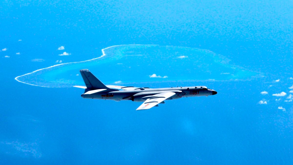 中国人民解放軍は今月初め、台湾に対して連続して軍事演習を行い、H-6K搭載の「鷹撃21(YJ-21)」極超音速ミサイルが国際的な注目を集めた。参考図。(資料写真、AP通信) 中国人民解放軍は今月初め、台湾に対して連続して軍事演習を行い、H-6K搭載の「鷹撃21(YJ-21)」極超音速ミサイルが国際的な注目を集めた。参考図。(資料写真、AP通信)