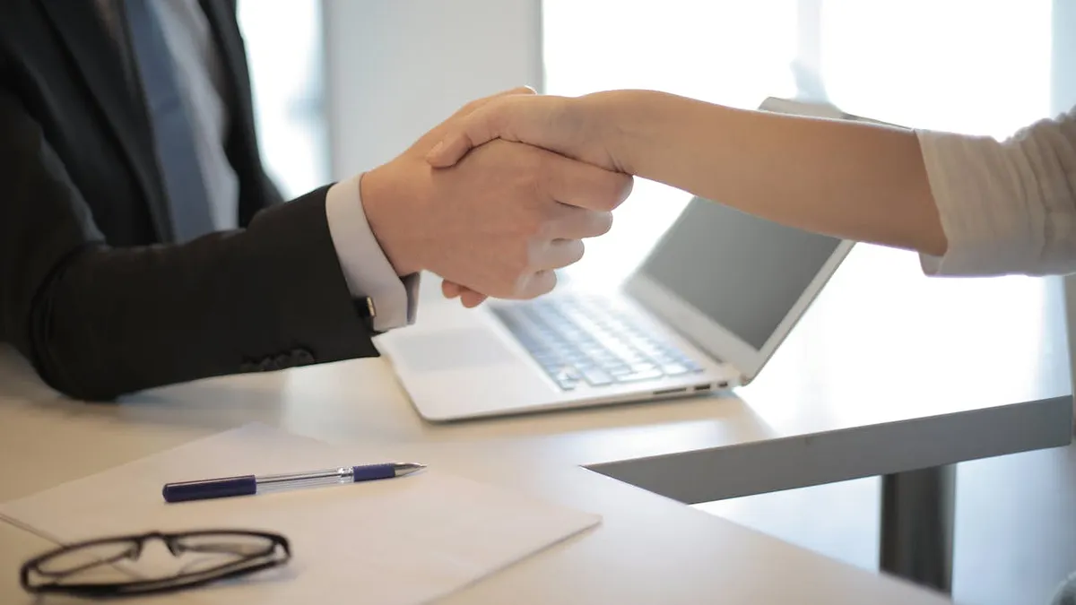 科技旋風席捲全球,AI滲透各行各業,許多人心中的「鐵飯碗」職業也悄悄洗牌。(示意圖/取自Pexels) 科技旋風席捲全球,AI滲透各行各業,許多人心中的「鐵飯碗」職業也悄悄洗牌。(示意圖/取自Pexels)