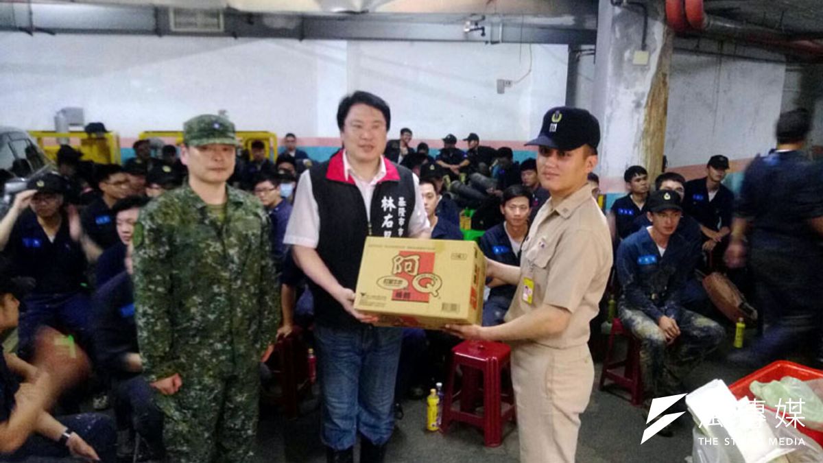 市長林右昌感謝國軍全力支援救災。(圖/張毅攝) 市長林右昌感謝國軍全力支援救災。(圖/張毅攝)