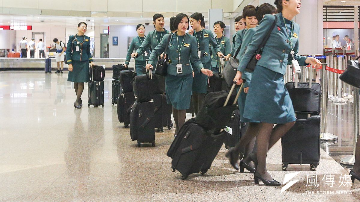 當上空姐就能月領高薪、毫無後顧之憂?前資深空服員揭背後辛酸。(示意圖非本人/陳明仁攝) 當上空姐就能月領高薪、毫無後顧之憂?前資深空服員揭背後辛酸。(示意圖非本人/陳明仁攝)