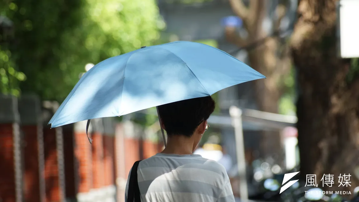 夏至是一年之中白晝最長、黑夜最短的一天。炎熱的夏至有哪些事情要注意呢?(資料照/盧逸峰攝)
