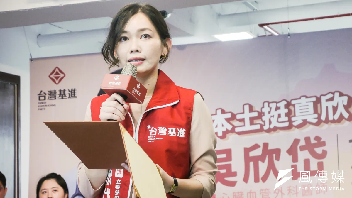 台灣基進15日召開記者會,正式宣布北市黨部主委吳欣岱參與北市港湖區立委選戰。(蔡親傑攝)