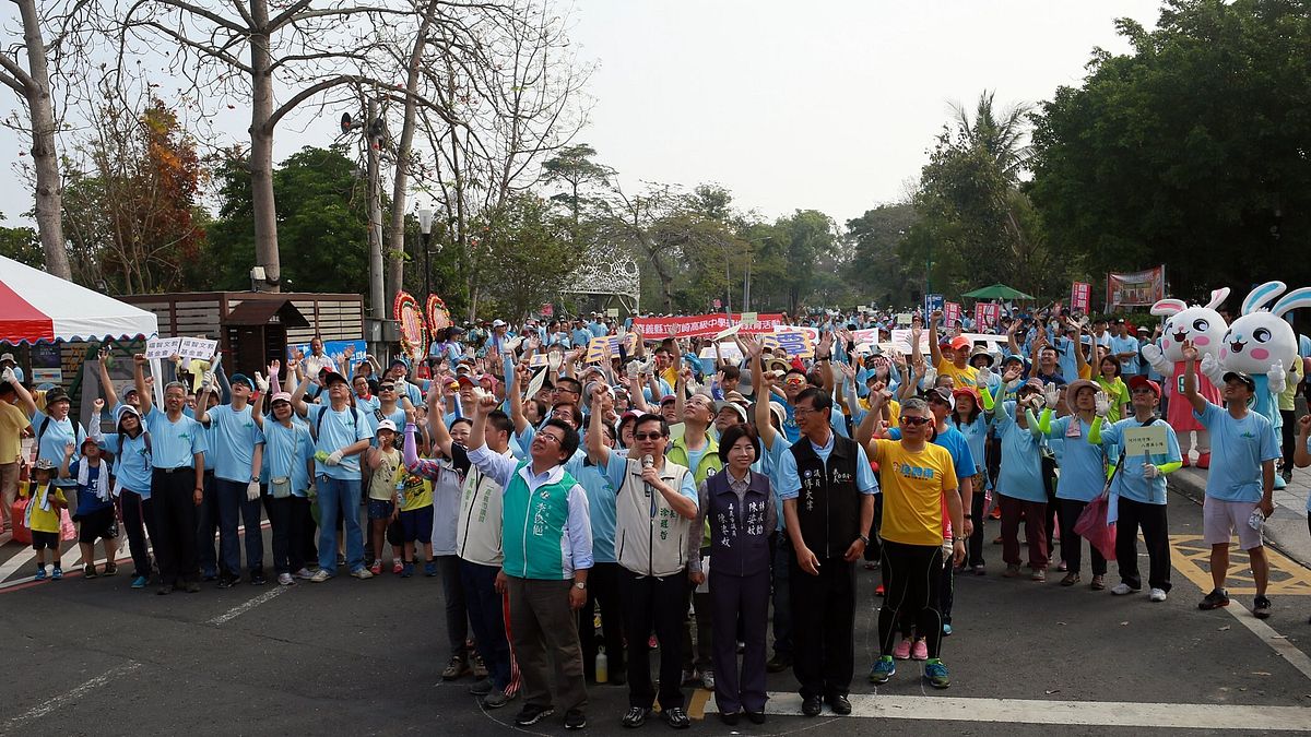 嘉義市千人一起來淨潭,手護嘉園、手護地球。〔圖/嘉義市政府提供〕 嘉義市千人一起來淨潭,手護嘉園、手護地球。〔圖/嘉義市政府提供〕