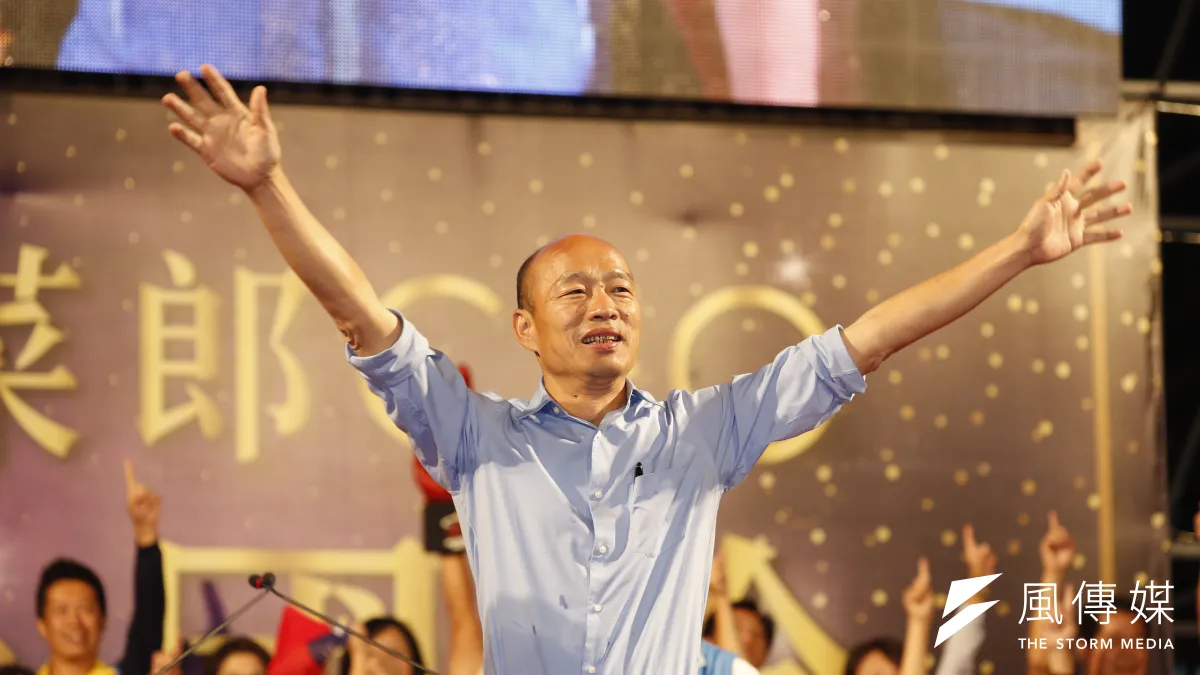 針對高雄變藍天,作者指出,韓國瑜點出高雄困境,人民盼望他能改變高雄的民氣下,他仍高票當選。但若一年後韓市長辜負了這個期望,民意的反撲對藍營也會相當猛烈。(資料照,新新聞郭晉瑋攝)