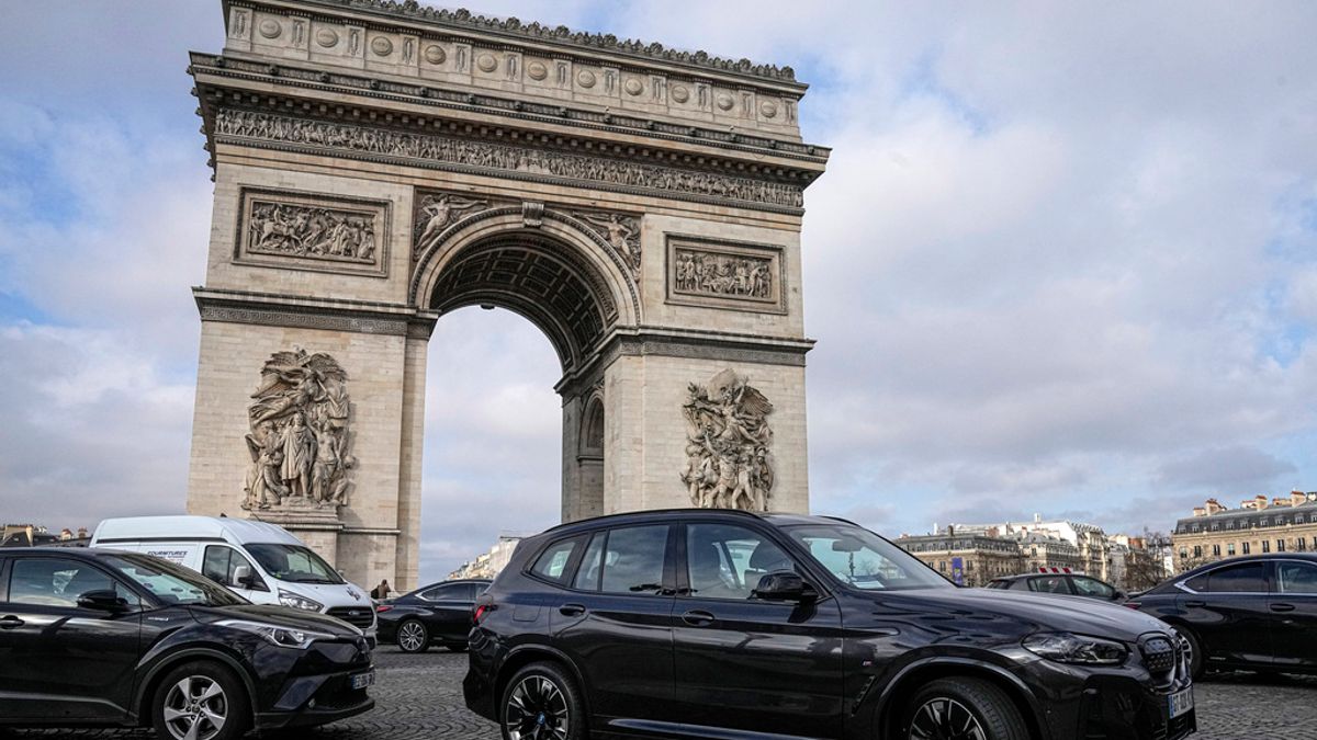 「這車寬到連停車格都塞不下!」歐洲掀起「反SUV」戰爭,巴黎停車6小時要噴八千台幣