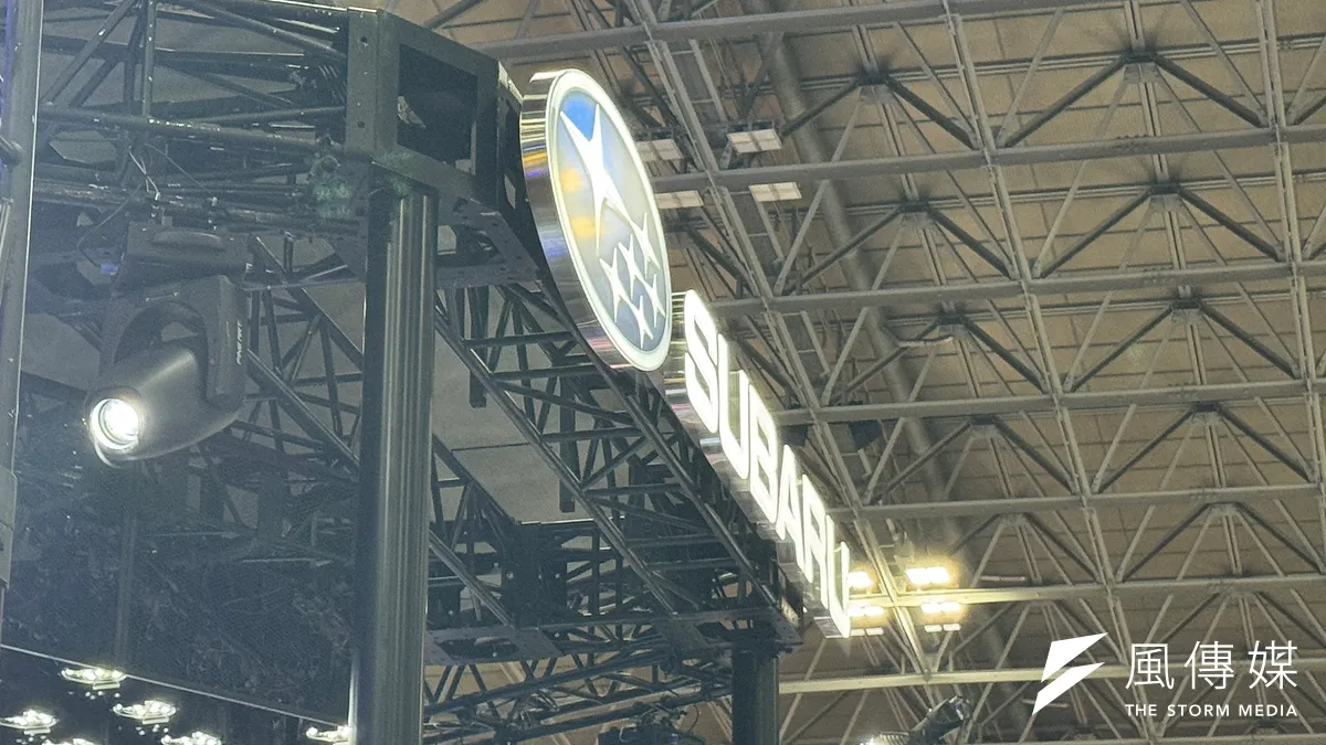 SUBARUは東京オートサロン2026にて、6速MTを採用したSTIコンプリートカー「WRX STI Sport♯」を初公開したほか、特別仕様車や3.0L水平対向6気筒ツインターボエンジンを搭載するSUPER GT参戦車両などを発表した。(写真/黃信維撮影)