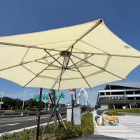水湳轉運中心周邊設「行人遮陽傘」 防烈日曝曬(圖/台中市政府) 水湳轉運中心周邊設「行人遮陽傘」 防烈日曝曬(圖/台中市政府)