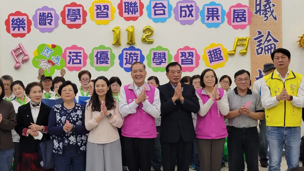 竹市「112年度樂齡學習聯合成果展」今(20)日上午10時在竹市衛福大樓「終身教育學習中心」熱力登場。(圖/方詠騰攝)