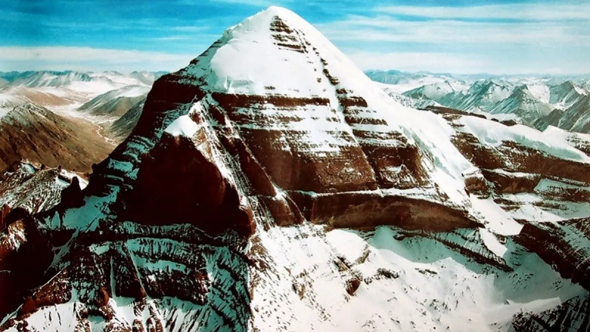 藏傳佛教、印度教、本教和耆那教共同信奉的聖地——岡仁波齊(Mt.Kailash)。(取自唯色「看不見的西藏」網頁)