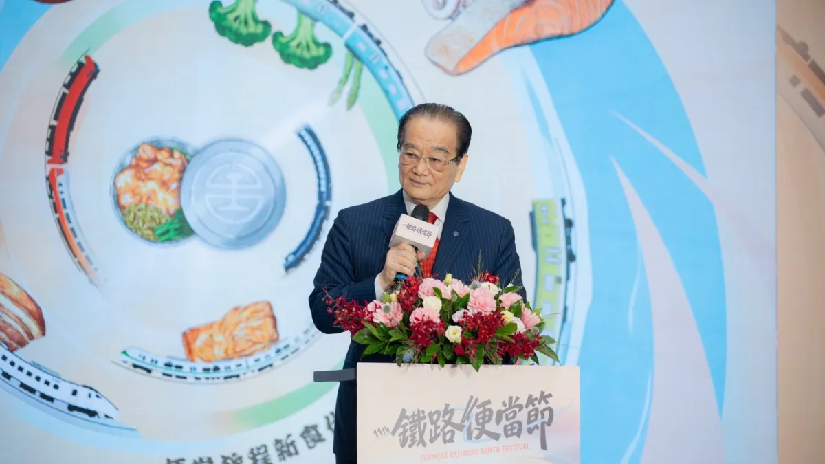 台鐵董事長鄭光遠出席「鐵路便當節」。(台鐵公司提供)