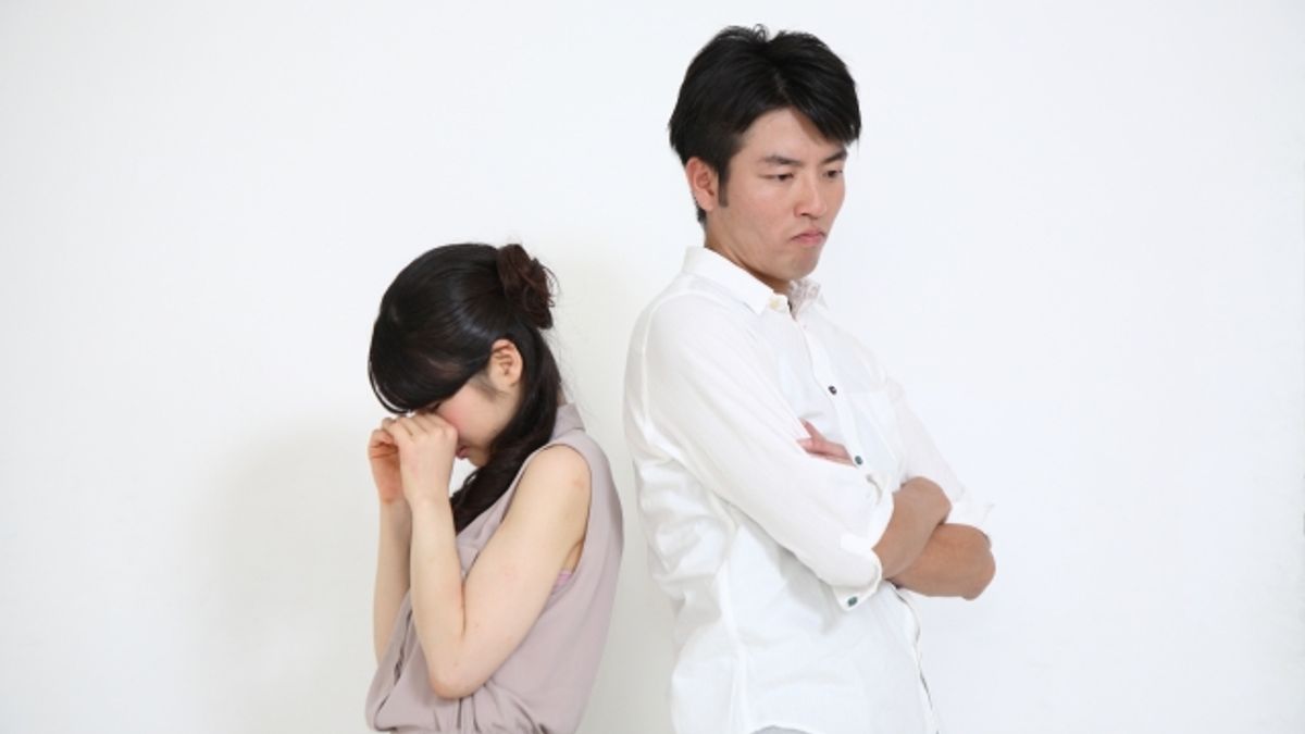 想圓滑地進行溝通時,使用疑問句會比較好。夫妻間要拜託對方做些什麼事時,試著使用疑問句,避免使用命令句。(示意圖/取自PhotoAC) 想圓滑地進行溝通時,使用疑問句會比較好。夫妻間要拜託對方做些什麼事時,試著使用疑問句,避免使用命令句。(示意圖/取自PhotoAC)