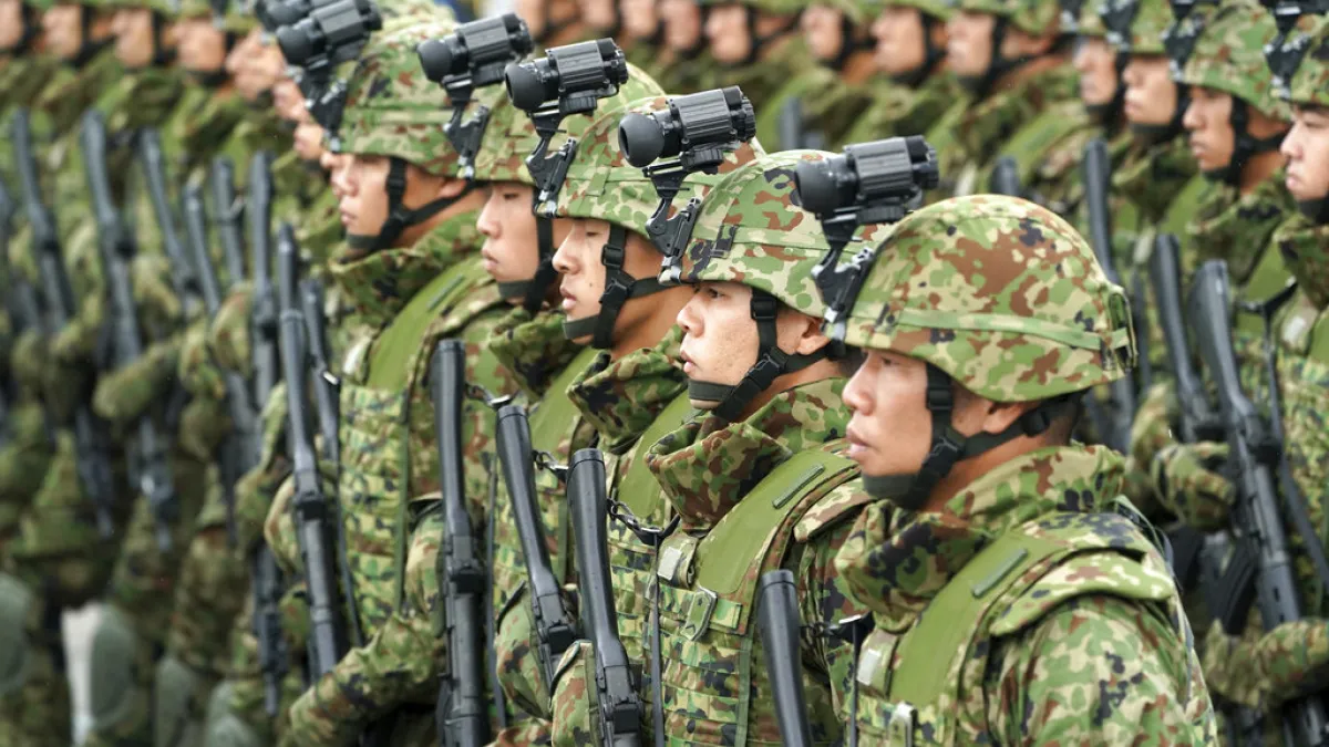 今年日本陸上自衛隊的觀閱式共有4千名自衛隊員參與。(美聯社)