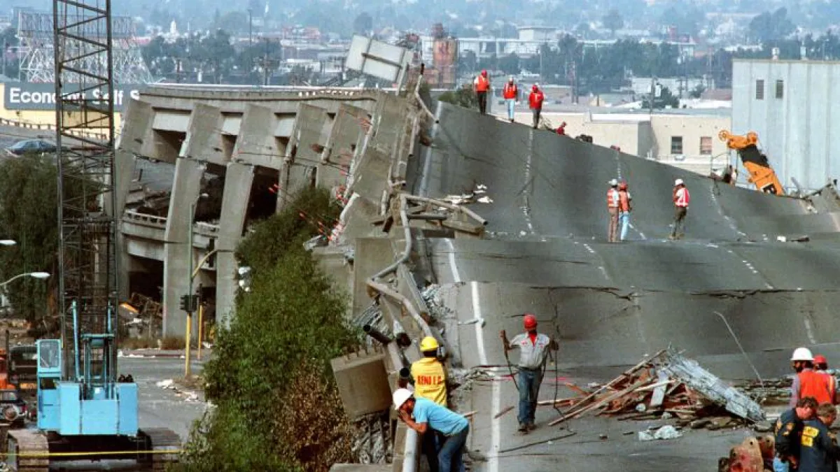 1989年舊金山大地震加州880號高速公路崩塌 (資料照,AP )