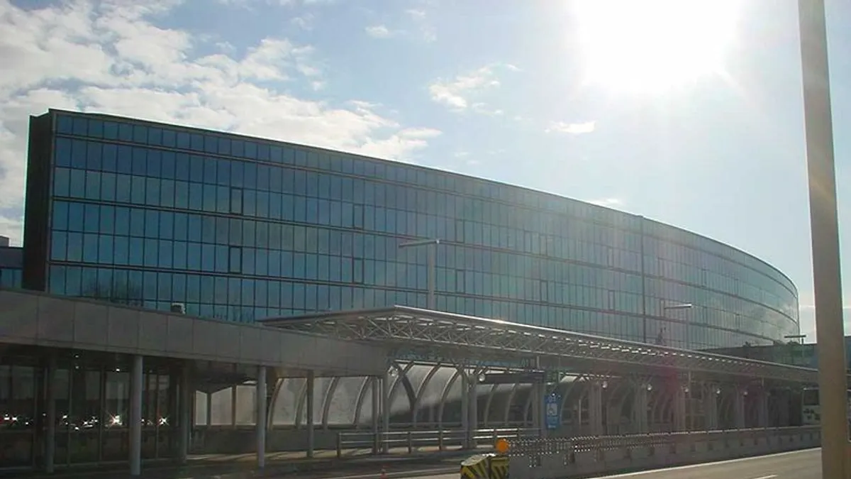 北海道新千歳空港で保安検査員による旅客へのセクハラ事件が発生(画像/ウィキペディアより) 北海道新千歳空港で保安検査員による旅客へのセクハラ事件が発生(画像/ウィキペディアより)