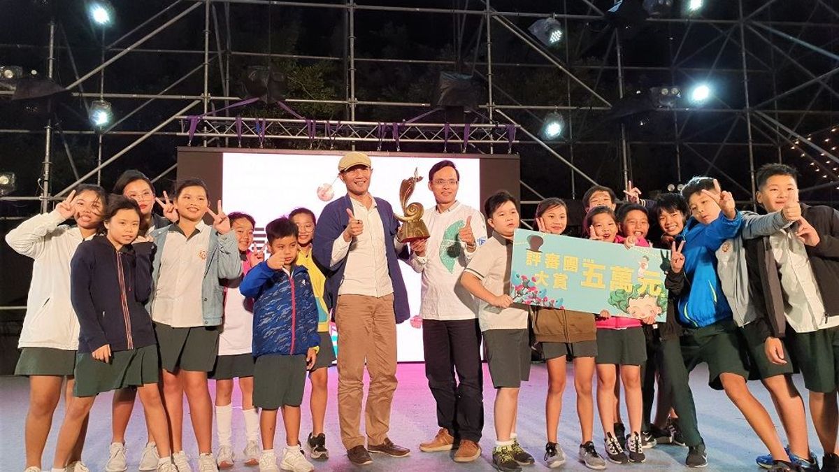 半島歌謠祭閉幕 ,恆春國小南灣分校榮獲評審團大獎。(圖/屏東縣政府提供) 半島歌謠祭閉幕 ,恆春國小南灣分校榮獲評審團大獎。(圖/屏東縣政府提供)