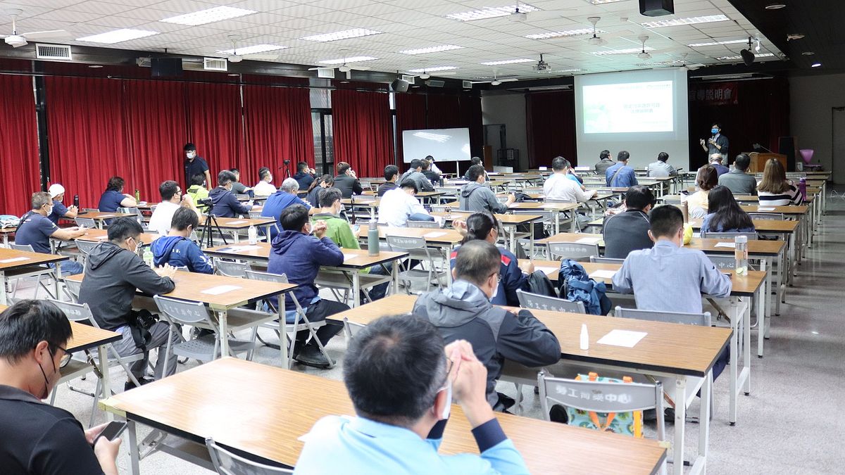 花蓮縣環境保護局13日召開111年度第二場次花蓮縣固定污染源相關法規說明會,協助業者汲取經驗。(圖/花蓮縣政府環境保護局提供) 花蓮縣環境保護局13日召開111年度第二場次花蓮縣固定污染源相關法規說明會,協助業者汲取經驗。(圖/花蓮縣政府環境保護局提供)