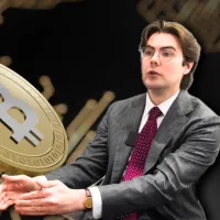 June 10, Conner Brown, Managing Director of the Bitcoin Policy Institute (BPI), sat down with The Storm Media for an exclusive interview. (Photo by Chang Yu-ping; AI-generated composite) June 10, Conner Brown, Managing Director of the Bitcoin Policy Institute (BPI), sat down with The Storm Media for an exclusive interview. (Photo by Chang Yu-ping; AI-generated composite)