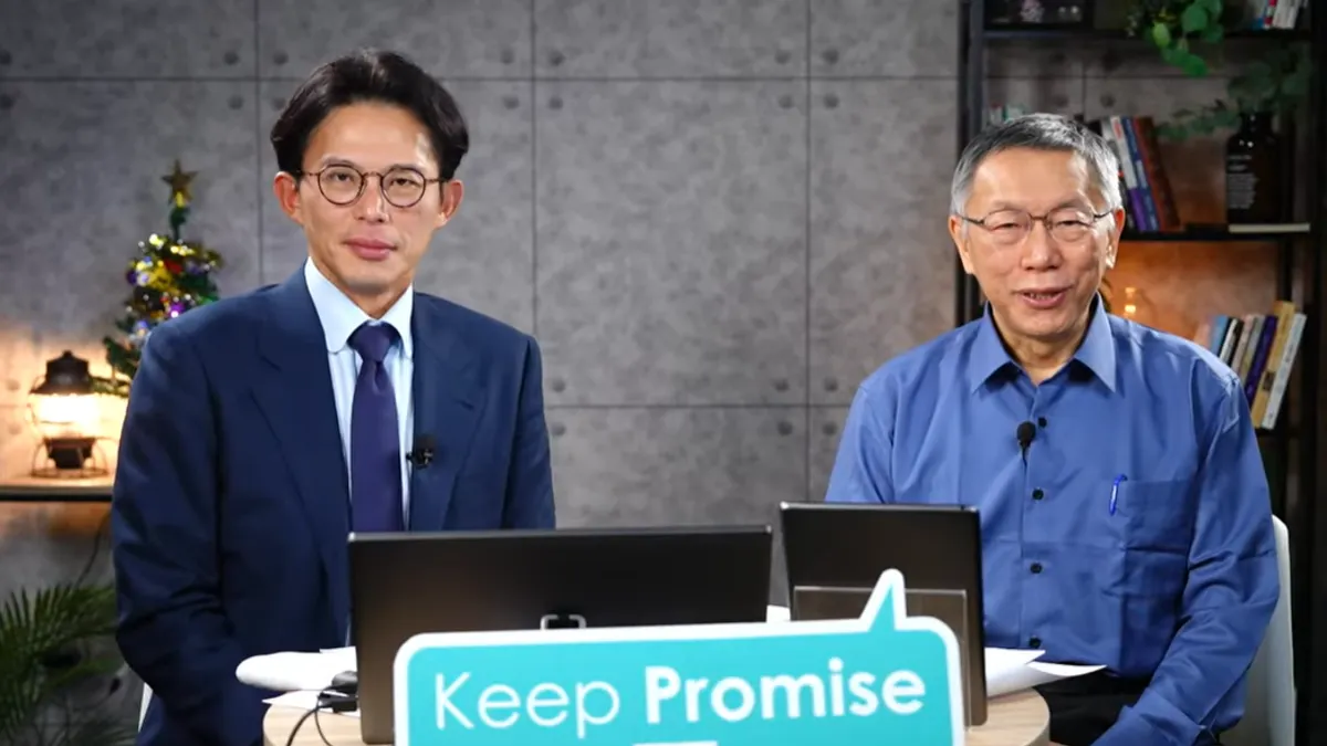 民眾黨創黨主席柯文哲(右)、民眾黨現任主席黃國昌(左)今日晚間在柯文哲官方頻道開直播。(取自柯文哲YT) 民眾黨創黨主席柯文哲(右)、民眾黨現任主席黃國昌(左)今日晚間在柯文哲官方頻道開直播。(取自柯文哲YT)