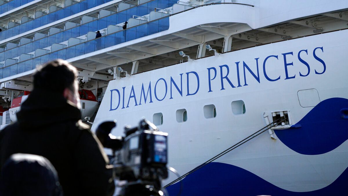 停靠橫濱港的「鑽石公主號」。(美聯社) 停靠橫濱港的「鑽石公主號」。(美聯社)