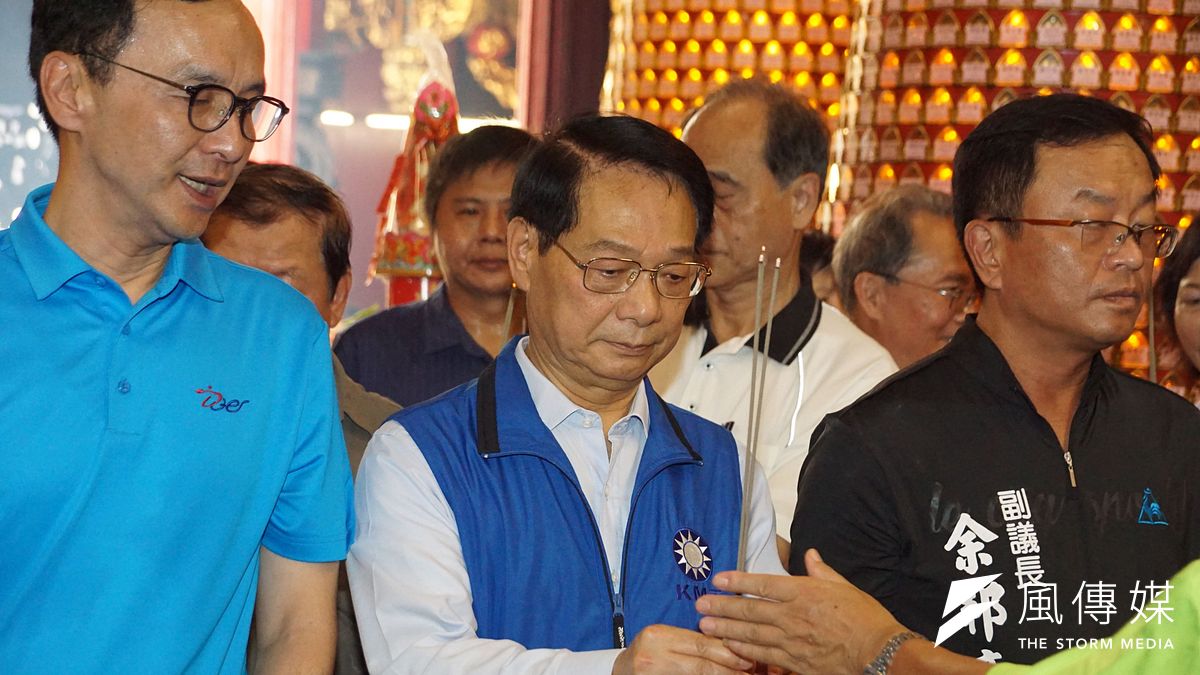 國民黨推代理主席,新竹市出身的中常委呂學樟,還打電話向民進黨團總召柯建銘詢問,推舉代理主席的細節一事。(盧逸峰攝) 國民黨推代理主席,新竹市出身的中常委呂學樟,還打電話向民進黨團總召柯建銘詢問,推舉代理主席的細節一事。(盧逸峰攝)