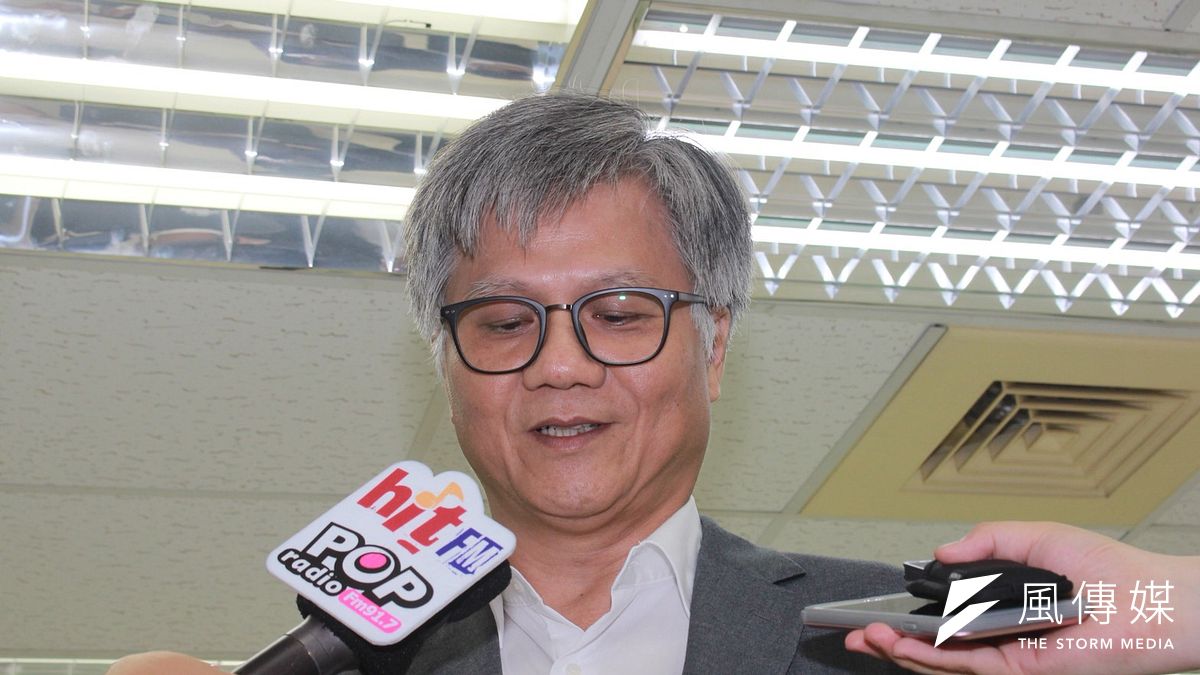 無黨籍參選人吳蕚洋30日來登記台北市長參選。(方炳超攝) 無黨籍參選人吳蕚洋30日來登記台北市長參選。(方炳超攝)