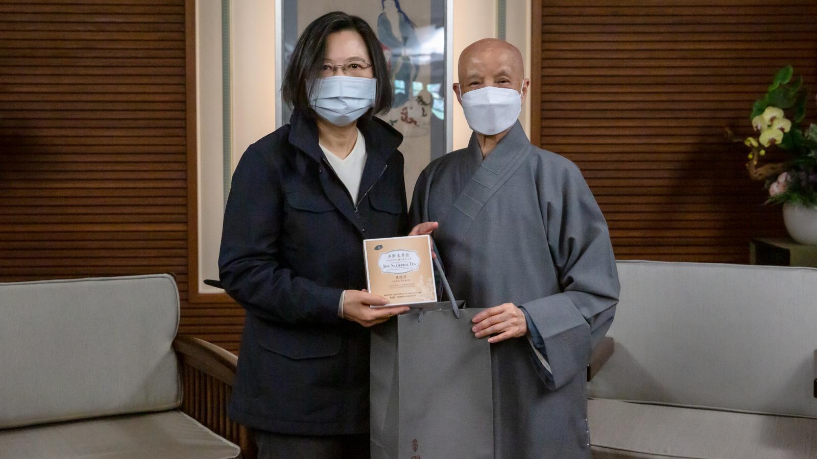 慈濟買疫苗被騙10億「陳時中早警告?」 作家轟過河拆橋:勿忘蔡英文曾做一事