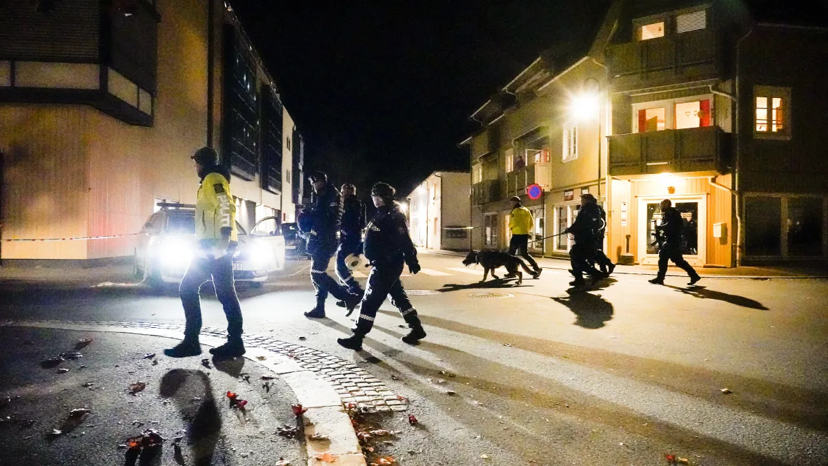 2021年10月13日,挪威小城康斯伯格(Kongsberg)發生弓箭手濫殺無辜慘案(AP)