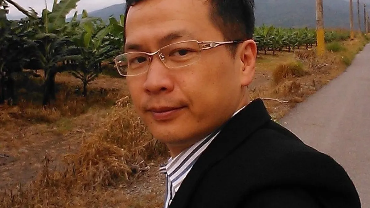 人在美國進修的羅智強,針對換柱說表達意見。(取自羅智強FB)