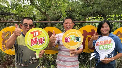 南區銀髮中心的「銀響力團隊」,鼓勵退休園藝造景師蘇文薰(右)重返職場,找回自我價值。(圖/徐炳文攝)